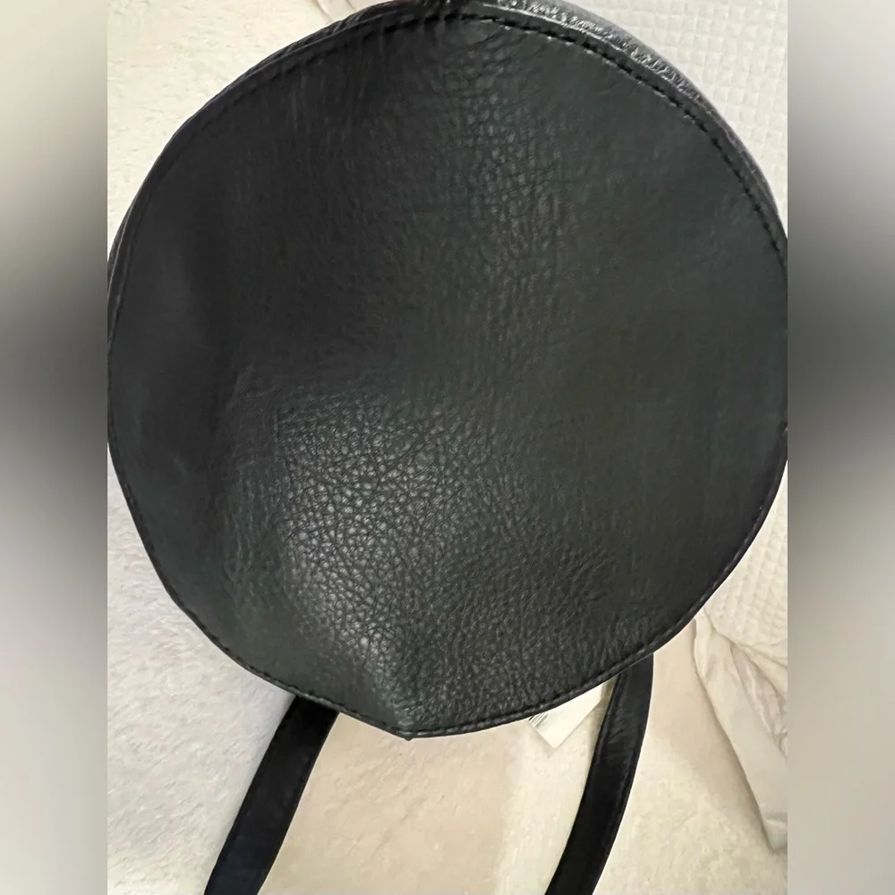 🩷 Hobo PIER BUCKET CROSSBODY IN BLACK Leather/ Gold Hardware🩷